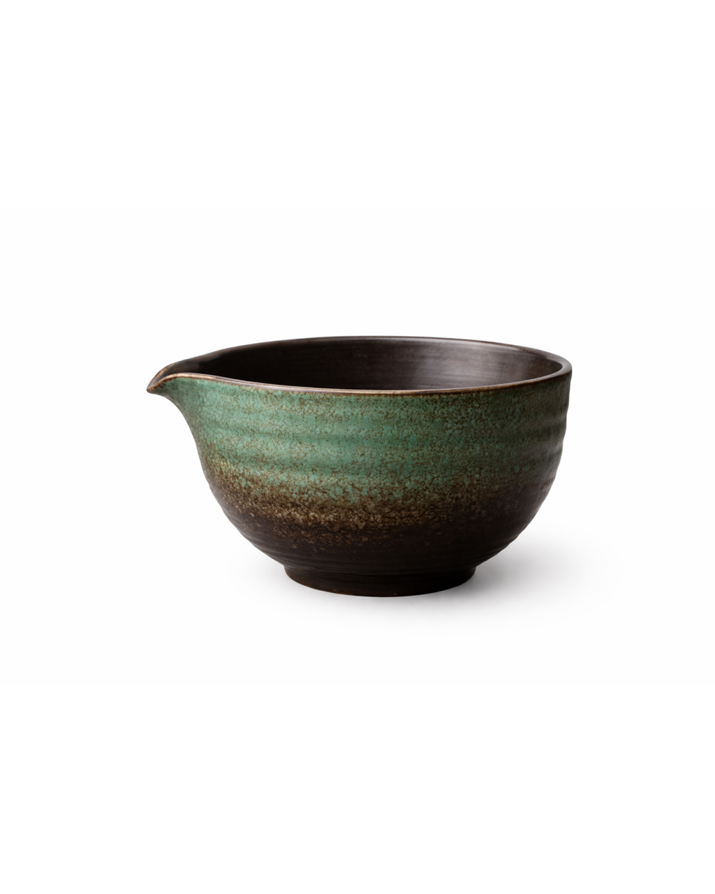 Grüne Matcha Schale (Chawan) aus Keramik mit Ausguss und natürlicher Glasur
