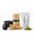 Matcha Society Set in Schwarz mit zeremonieller Matcha Schale, Chasen Bambusbesen, Chashaku, Chasenhalter und Premium Matcha aus Kyoto.